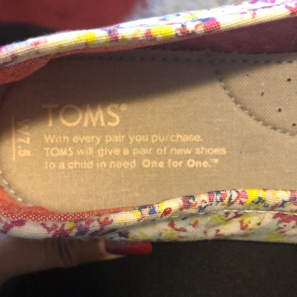 Toms - Picture 3 of 8